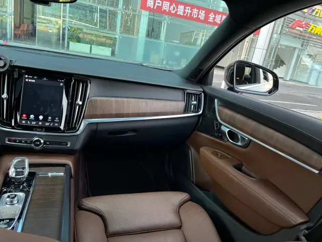 Volvo S90 — Фото автомобиля 19