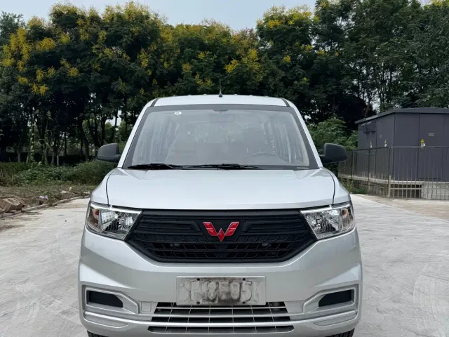 Wuling Hongguang V — Фото автомобиля 2