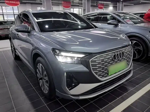 Audi Q4 e-tron — Фото автомобиля 3