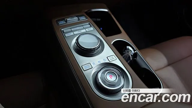 Genesis GV70 — Фото автомобиля 12