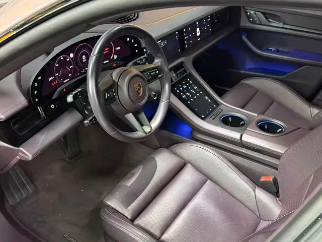 Porsche Taycan — Фото автомобиля 8