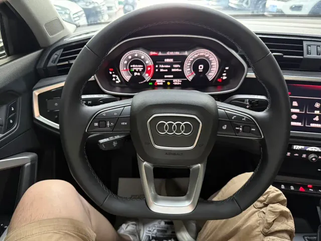Audi Q3 — Фото автомобиля 14
