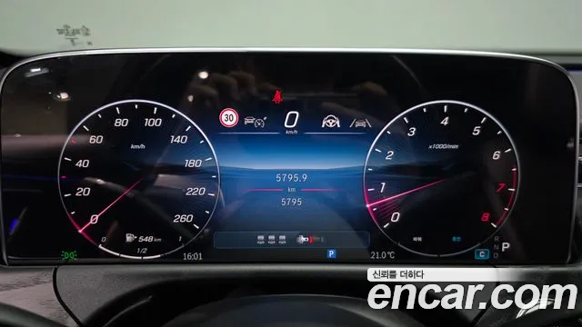 Mercedes-Benz E-Class W214 — Фото автомобиля 11