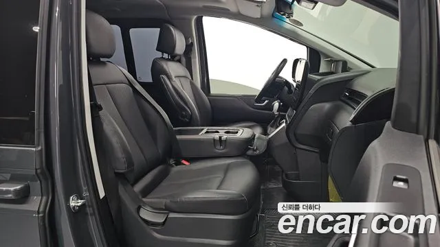 Hyundai Staria Staria 4WD Tourer 9 мест — Фото автомобиля 10