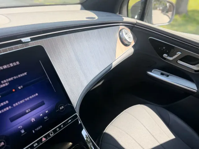 Mercedes-Benz EQE SUV — Фото автомобиля 17
