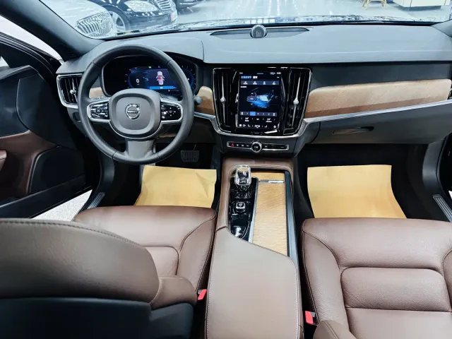 Volvo S90 — Фото автомобиля 11