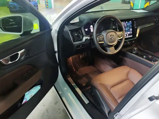 Volvo S60 — Фото автомобиля 15