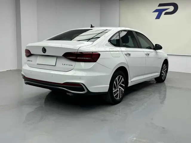 Volkswagen Lavida — Фото автомобиля 16