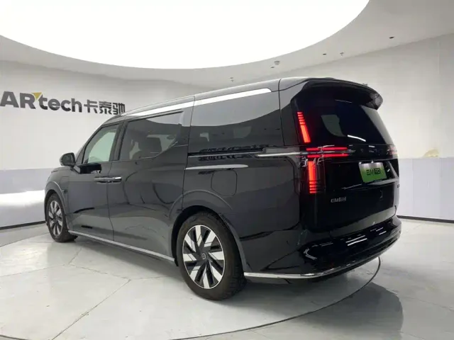 Volvo EM90 — Фото автомобиля 7
