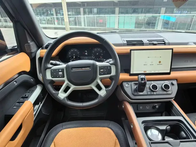 Land Rover Defender — Фото автомобиля 5