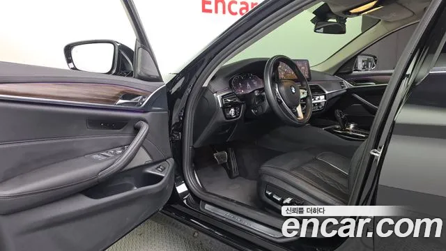 BMW 5 Series G30 — Фото автомобиля 26