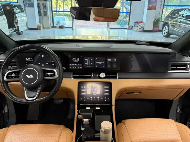 Li Auto ONE — Фото автомобиля 15
