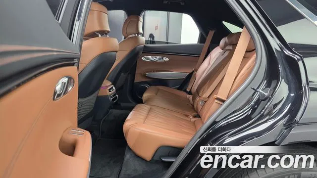 Genesis GV70 — Фото автомобиля 17