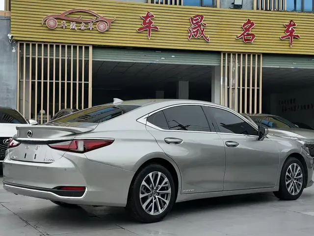 Lexus ES — Фото автомобиля 9