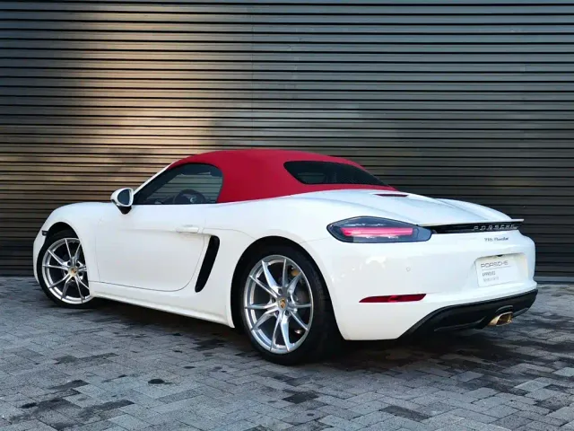 Porsche 718 — Фото автомобиля 11