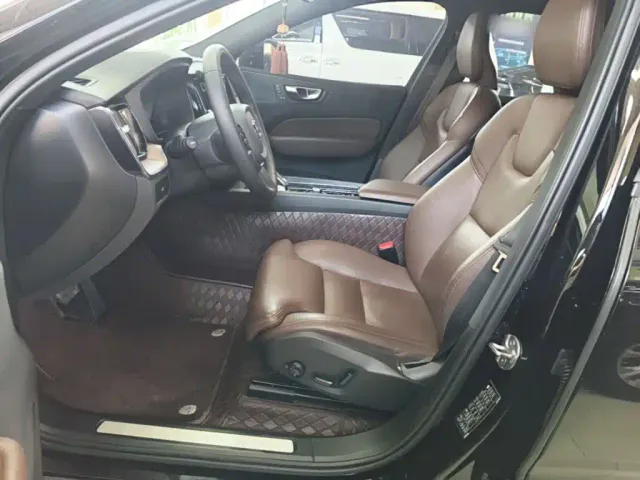 Volvo XC60 — Фото автомобиля 14