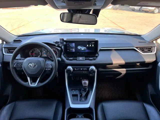 Toyota RAV4 — Фото автомобиля 11