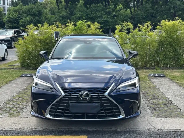 Lexus ES — Фото автомобиля 2