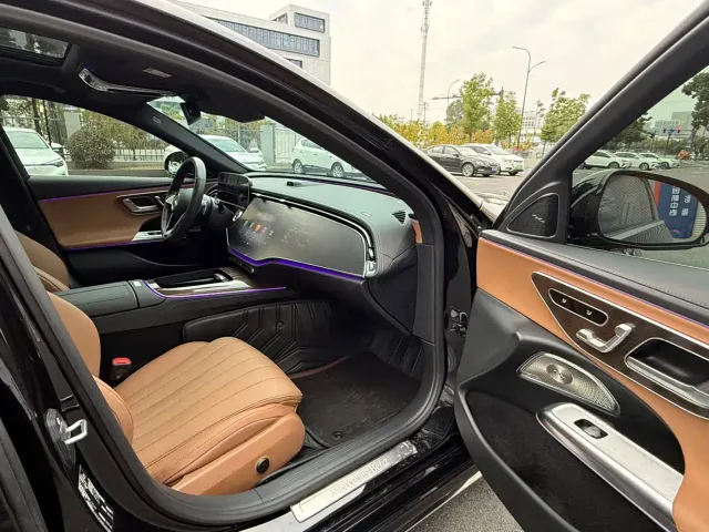 Mercedes-Benz E-Class — Фото автомобиля 8