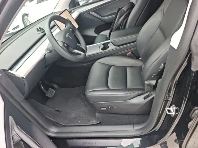 Tesla Model Y — Фото автомобиля 14