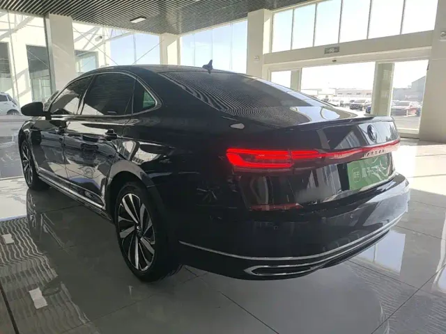 Volkswagen Passat — Фото автомобиля 4
