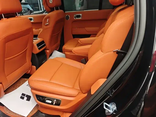 Li Auto L8 — Фото автомобиля 16