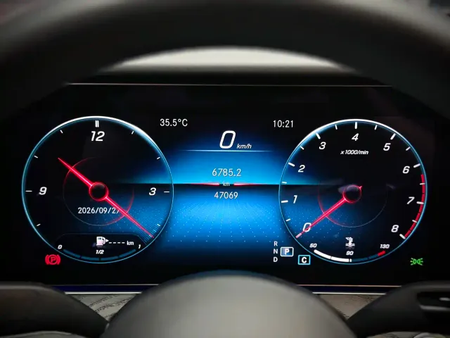 Mercedes-Benz E-Class — Фото автомобиля 7