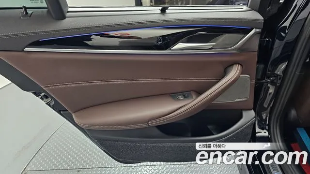 BMW 5 Series G30 — Фото автомобиля 14