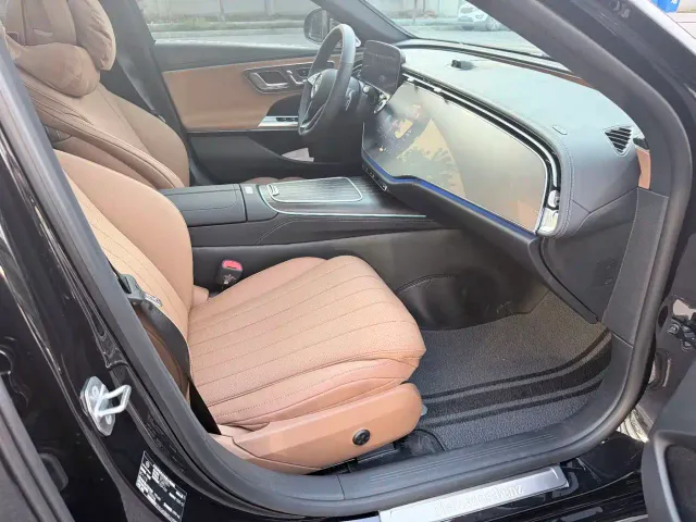 Mercedes-Benz E-Class — Фото автомобиля 6