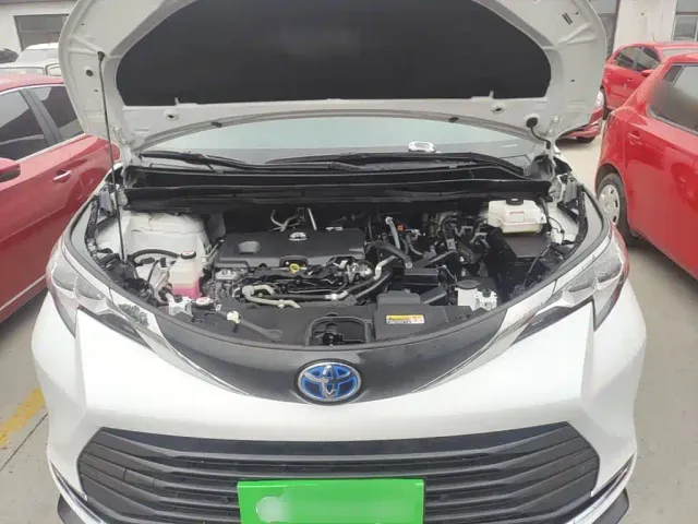 Toyota Sienna — Фото автомобиля 19