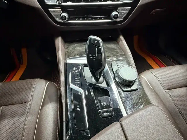 BMW 5 Series — Фото автомобиля 9