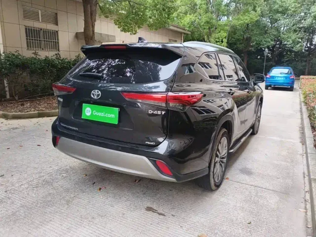 Toyota Highlander — Фото автомобиля 6