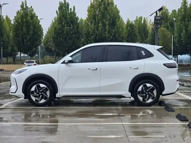 Geely Galaxy E5 — Фото автомобиля 8