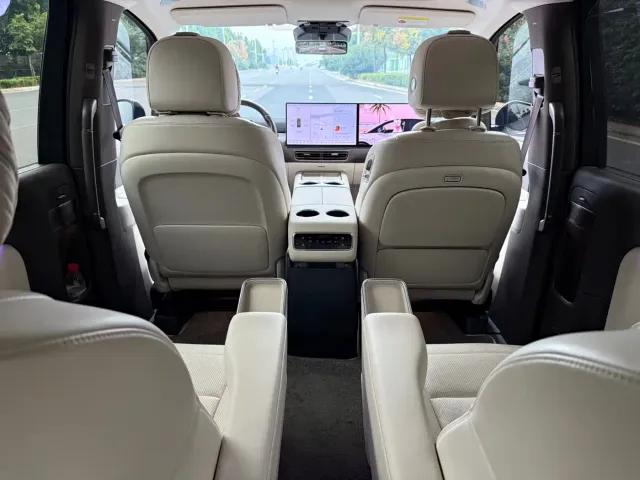 Li Auto MEGA — Фото автомобиля 9