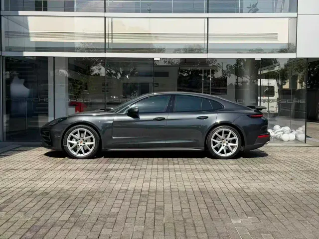 Porsche Panamera — Фото автомобиля 2