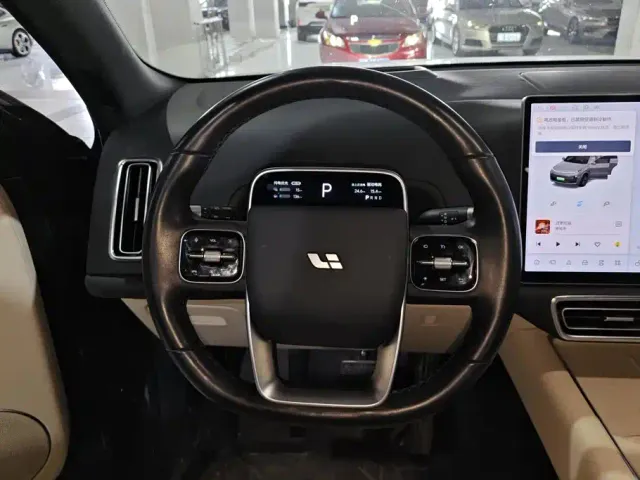 Li Auto L8 — Фото автомобиля 15