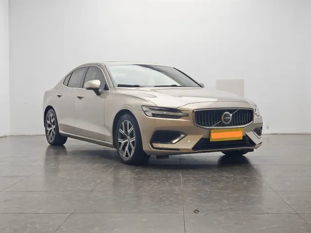 Volvo S60 — Фото автомобиля 2