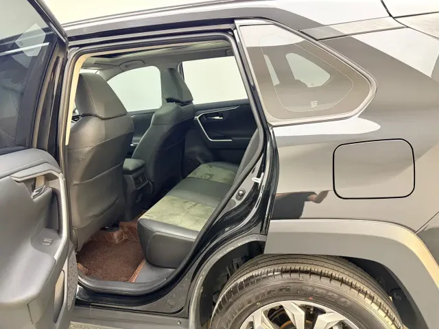 Toyota RAV4 — Фото автомобиля 12