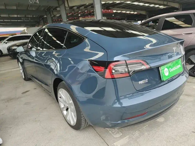 Tesla Model 3 — Фото автомобиля 4