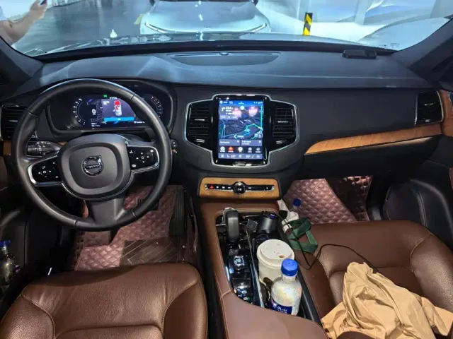 Volvo XC90 — Фото автомобиля 6