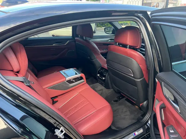 BMW 5 Series — Фото автомобиля 9