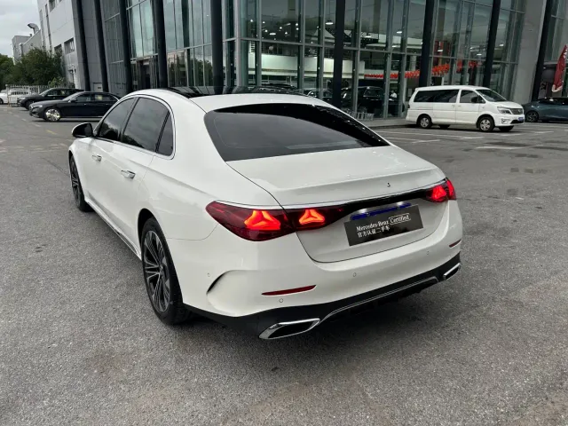 Mercedes-Benz E-Class — Фото автомобиля 15