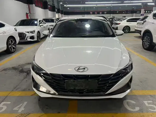 Hyundai Elantra — Фото автомобиля 2