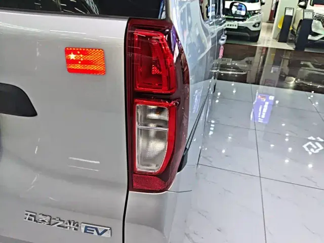 Wuling Zhiguang NEV — Фото автомобиля 7