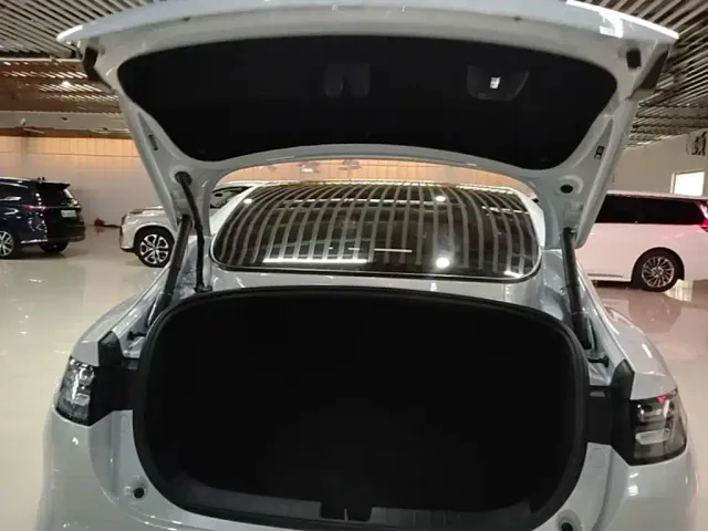 Leapmotor C01 — Фото автомобиля 18
