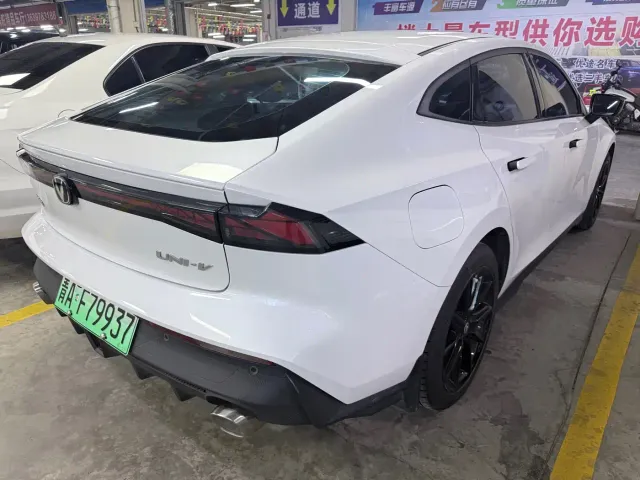Changan UNI-V — Фото автомобиля 18