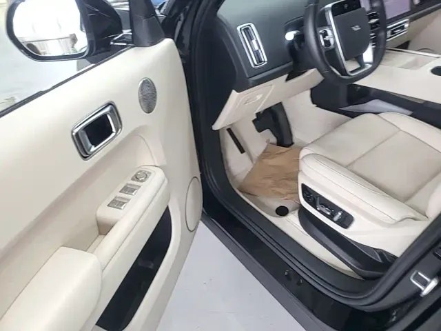 Li Auto L7 — Фото автомобиля 10