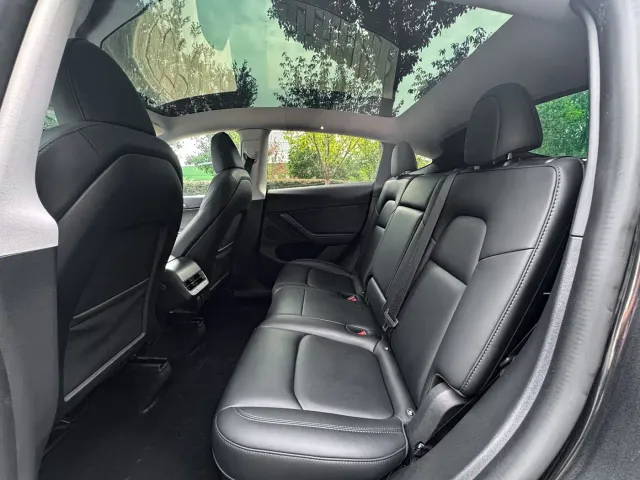 Tesla Model Y — Фото автомобиля 10