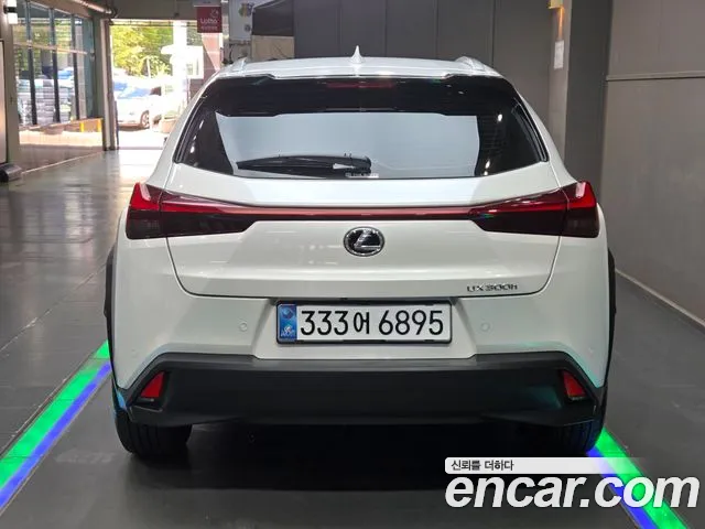 Фотография автомобиля — Lexus UX