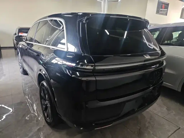 Li Auto L8 — Фото автомобиля 4